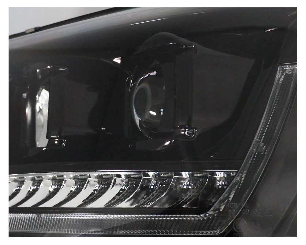 LED Tagfahrlicht-Scheinwerfer VW T5 GP 09-14 piano-schwarz mit dynamischem  Blinker - litec innovations