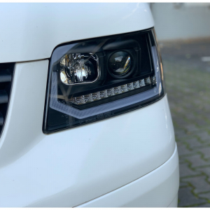 LED Tagfahrlicht-Scheinwerfer VW T5 03-09 mit dynamischem Blinker chrom -  litec innovations