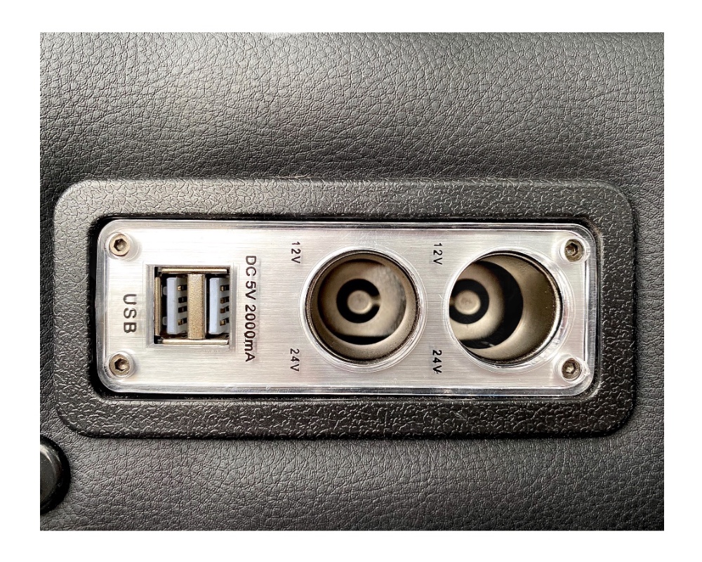 Multifunktions-Mittelkonsole für VW T5 und T6 mit Staufach schwarz glänzend  mit USB Ports beleuchtet - litec innovations