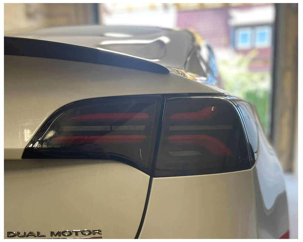 LED Rückleuchten Tesla Model 3 2017+ Y 2021+ schwarz/rauch mit dynamischem  Blinker - litec innovations